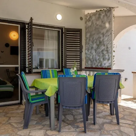 Apartment By The Sea - 21489